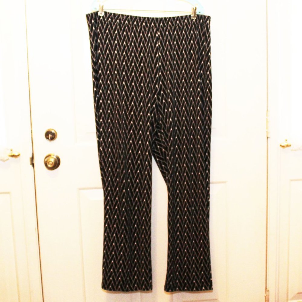 Susan Graver 1X black Pants with light gray and wheat colors